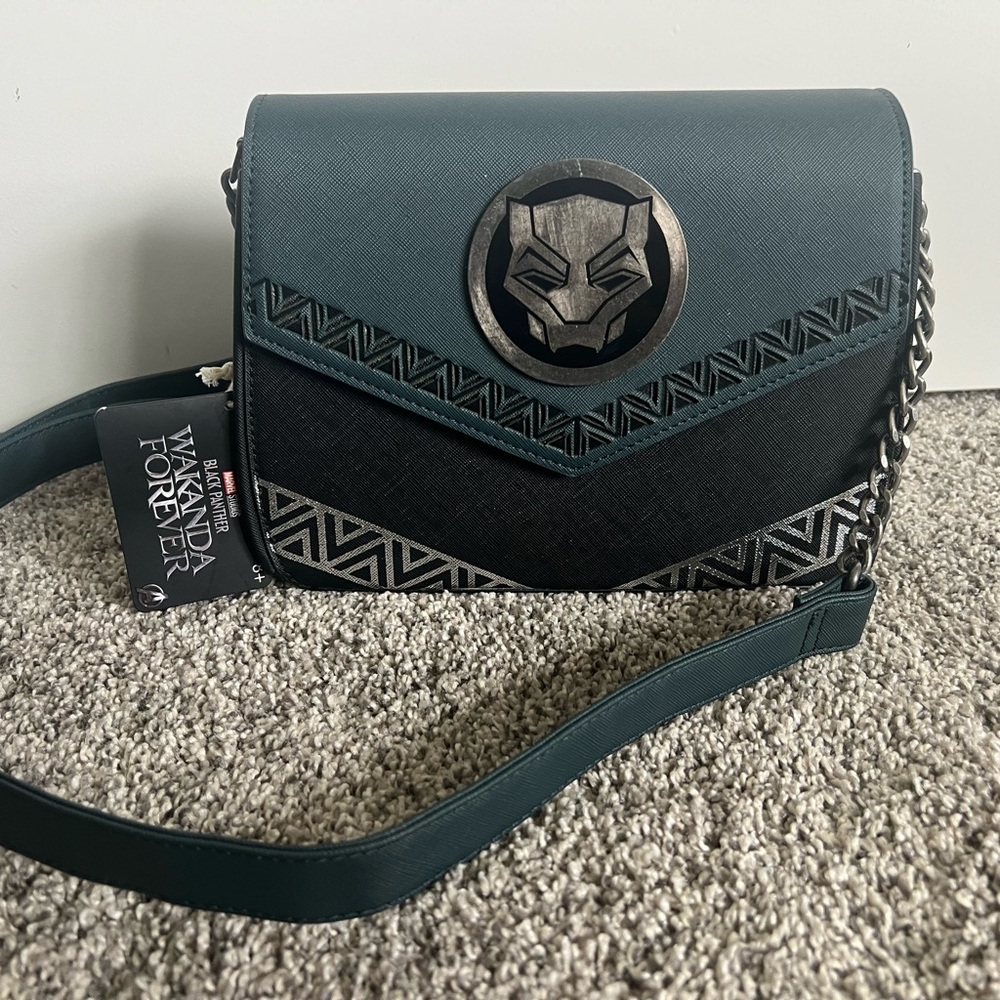 NWT Marvel Black Panther Chain Wakanda Forever Shoulder Cross Body Purse